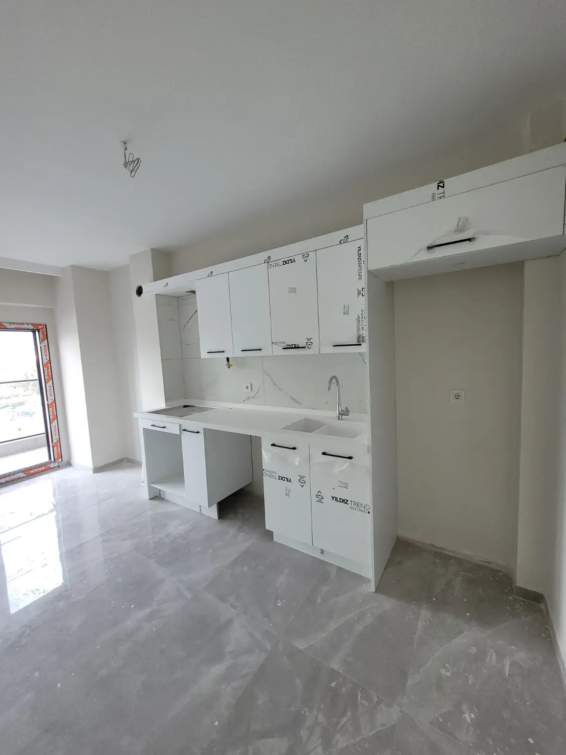 CANLI YAŞAMIN MERKEZİ BAYRAKLI MANSUROĞLU'NDA SATILIK 3+1 DAİRE