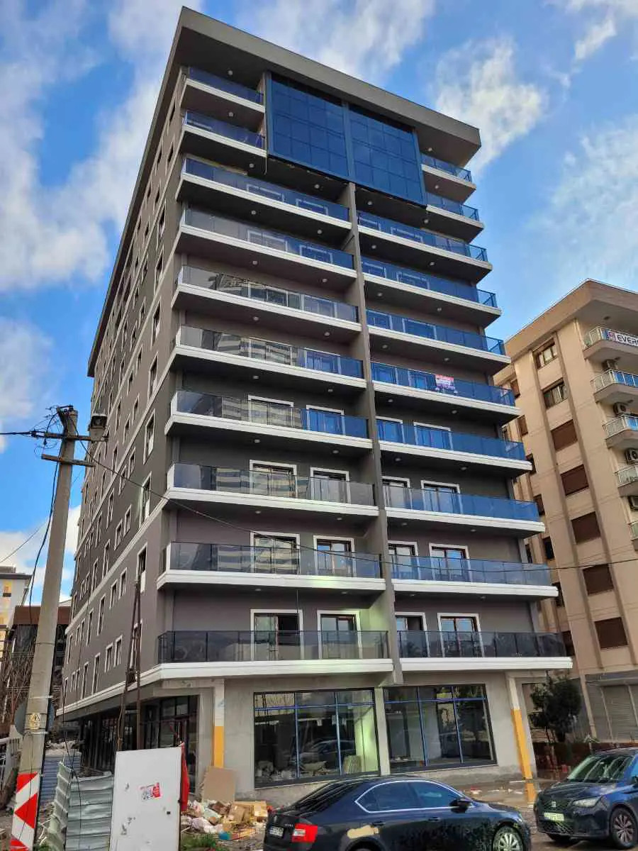 CANLI YAŞAMIN MERKEZİ BAYRAKLI MANSUROĞLU'NDA SATILIK 3+1 DAİRE