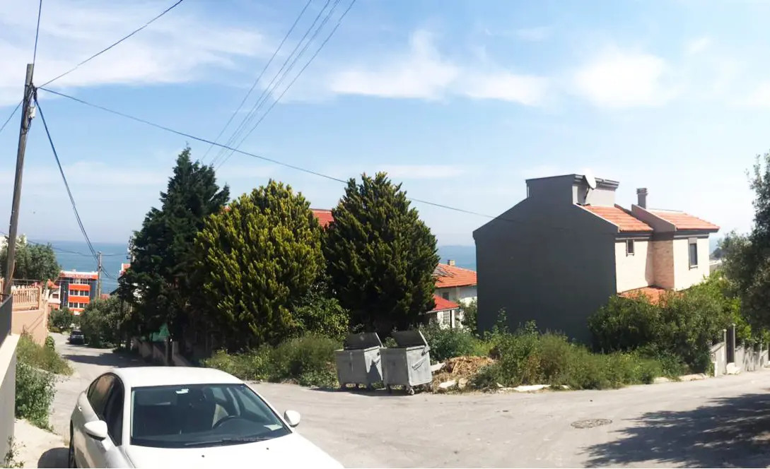 URLA KALABAK MAHALLESİNDE DENİZ MANZARALI SATILIK 204 M2 ARSA