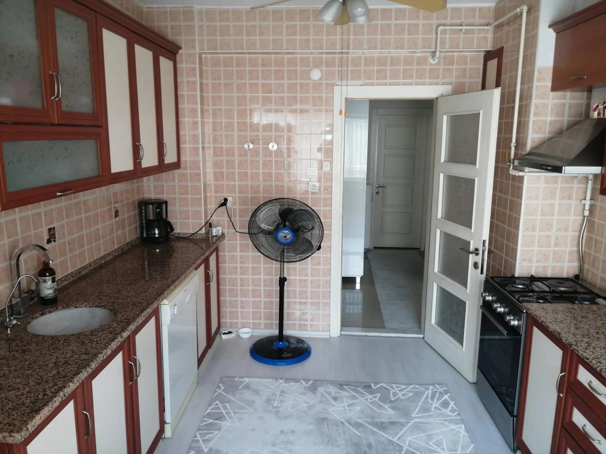 ATATÜRK EĞİTİM VE ARAŞTIRMA HASTANESİNE ÇOK YAKIN MEVKİDE SATILIK ARA KAT 3+1 DAİRE