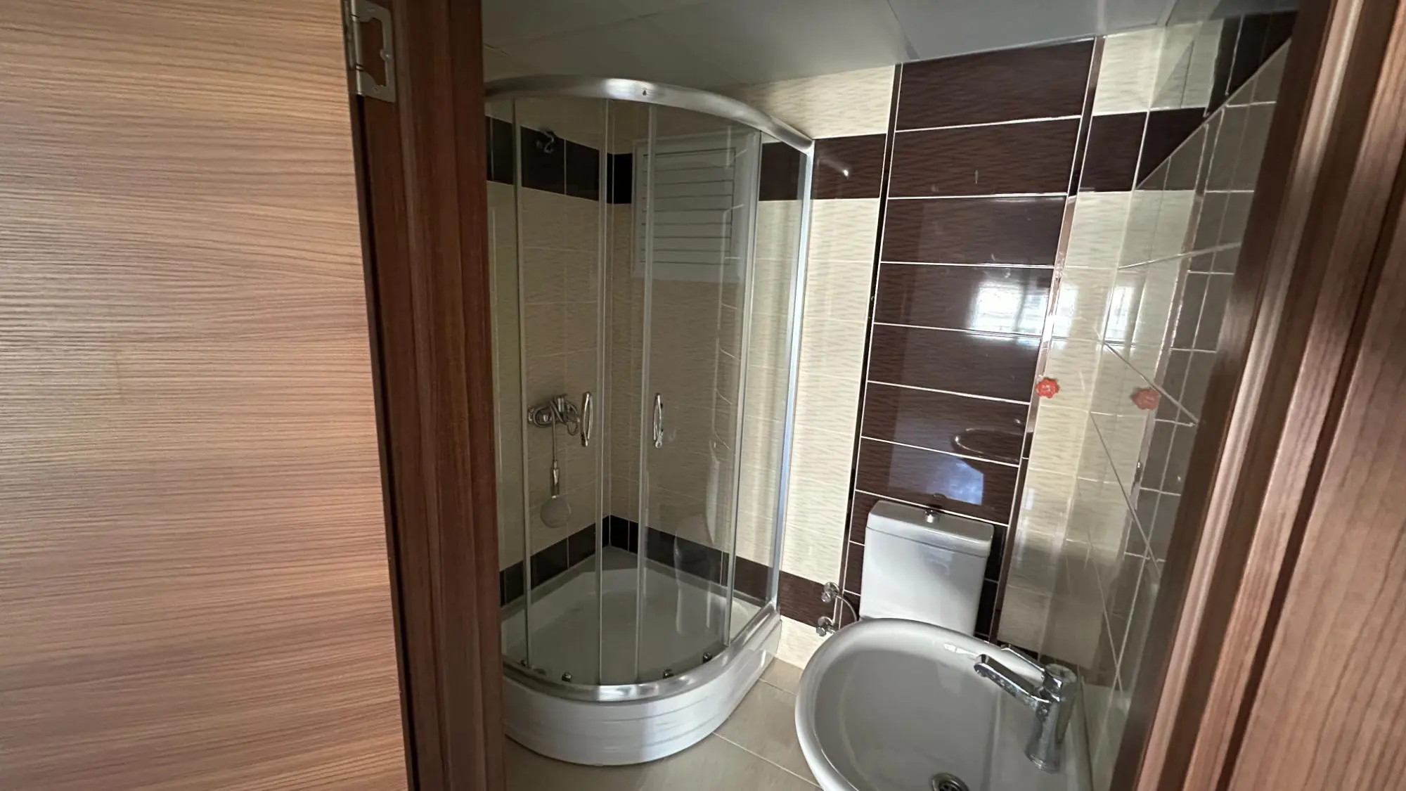 ULUKENT İSTIKLAL MAH. SITE İÇINDE EBEVEYN BANYOLU 2+1 KIRALIK DAIRE