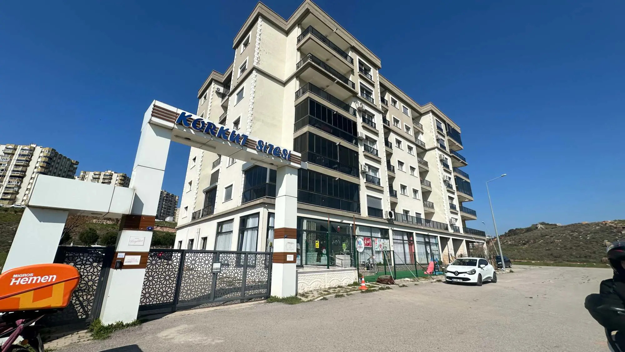 ULUKENT İSTIKLAL MAH. SITE İÇINDE EBEVEYN BANYOLU 2+1 KIRALIK DAIRE