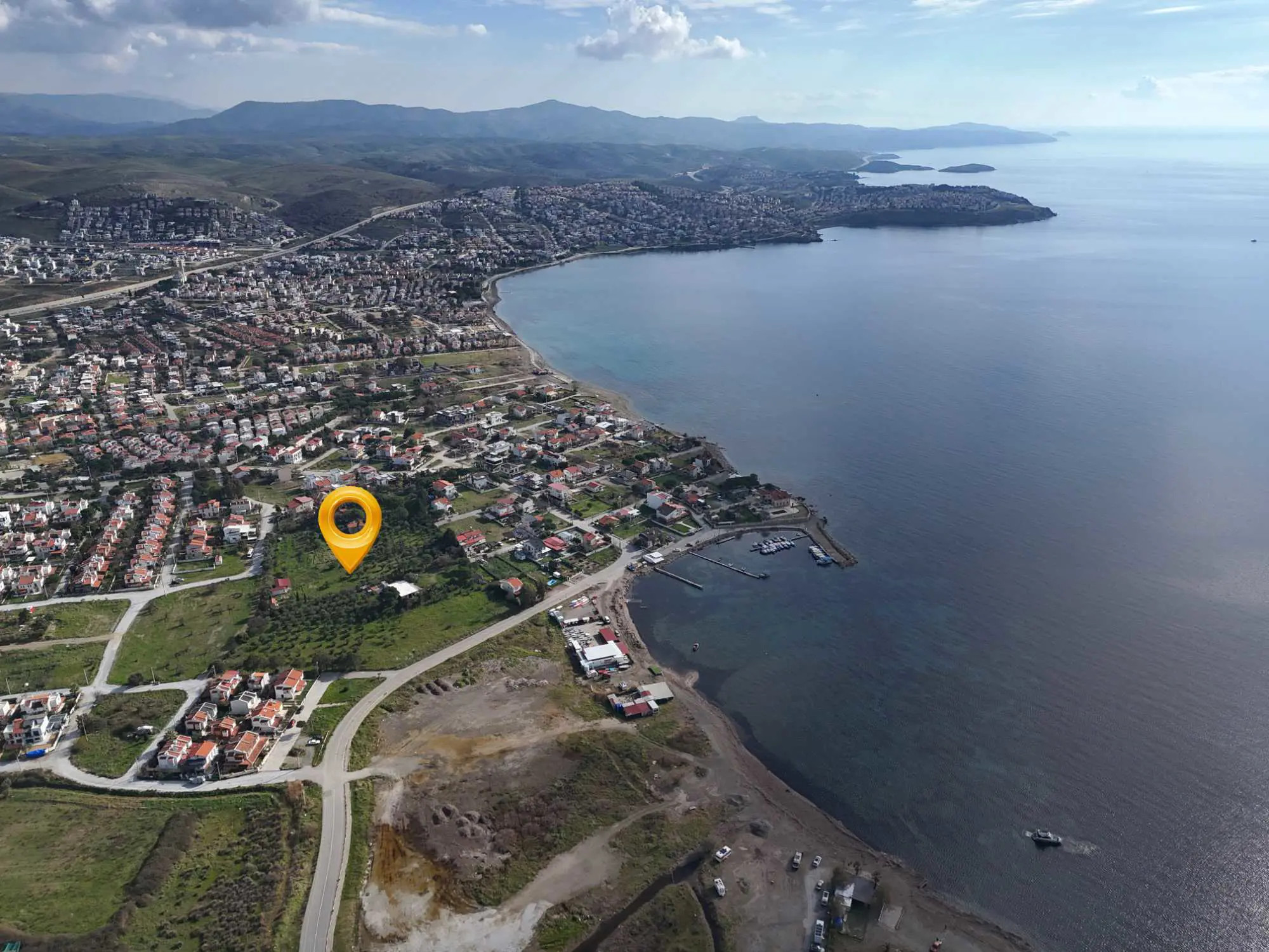 AKARCA BALIKÇI BARINAĞINA ÇOK YAKIN KONUMDA ARSA