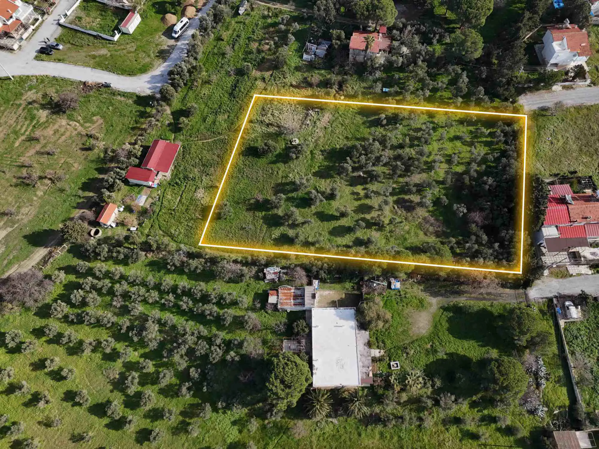 AKARCA BALIKÇI BARINAĞINA ÇOK YAKIN KONUMDA ARSA