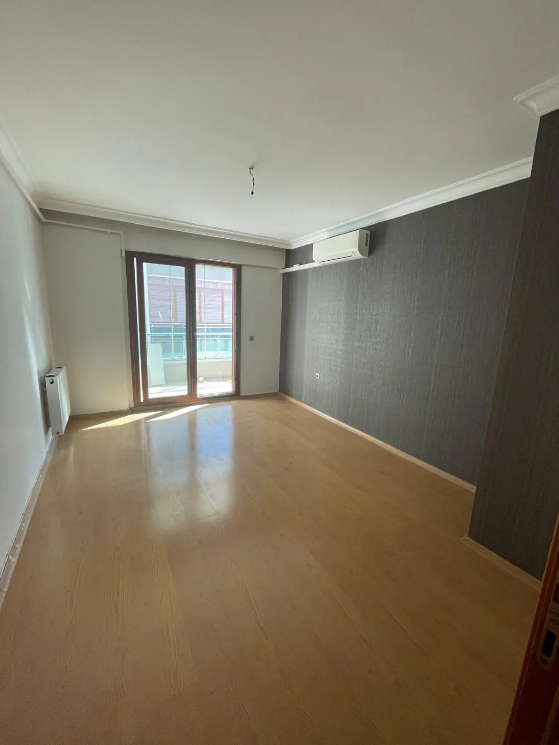 KARŞIYAKA YALI’DA OTOPARKLI VE ASANSÖRLÜ 2+1