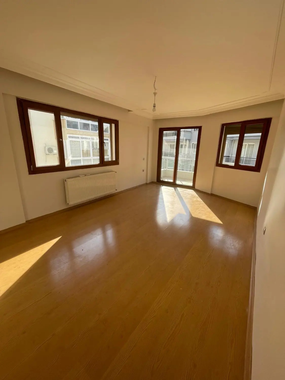 KARŞIYAKA YALI’DA OTOPARKLI VE ASANSÖRLÜ 2+1