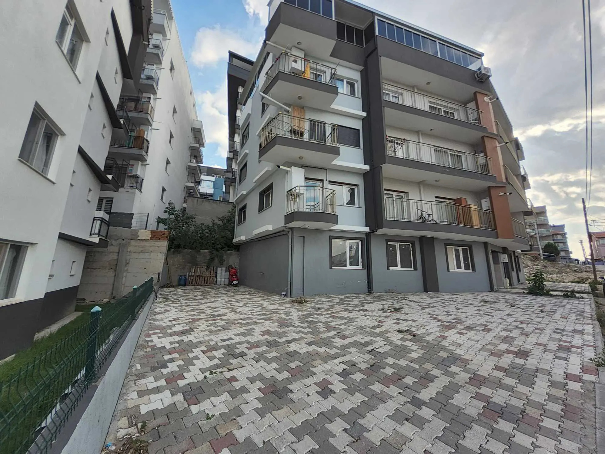 ULUCAK 9 EYLÜL MAHALLESİNDE ARA KAT MASRAFSIZ 2+1 SATILIK DAİRE