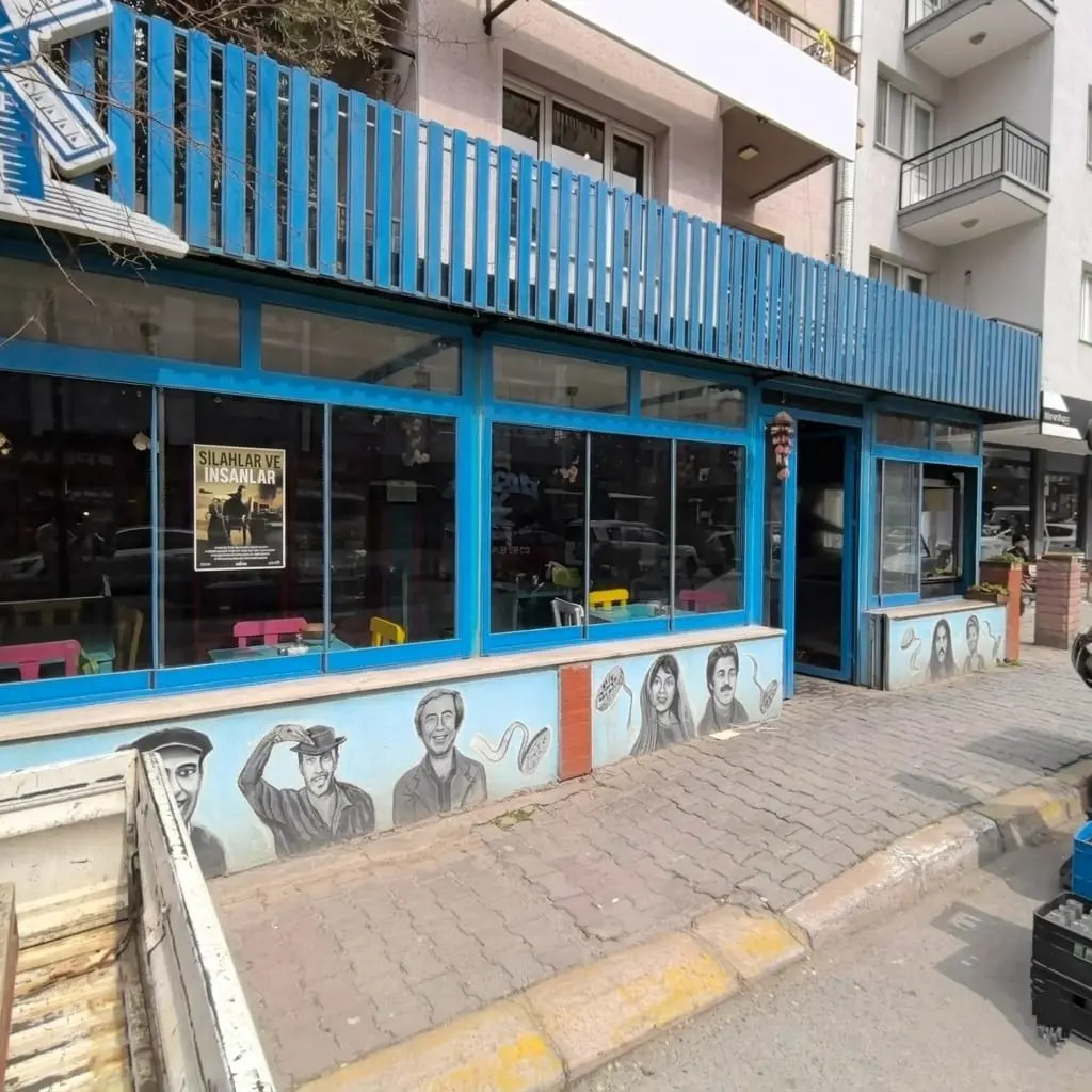 BUCA FORBES SOKAK – BELEDİYE ARKASI KONUMDA SATILIK DÜKKAN