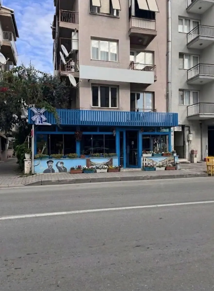 BUCA FORBES SOKAK – BELEDİYE ARKASI KONUMDA SATILIK DÜKKAN