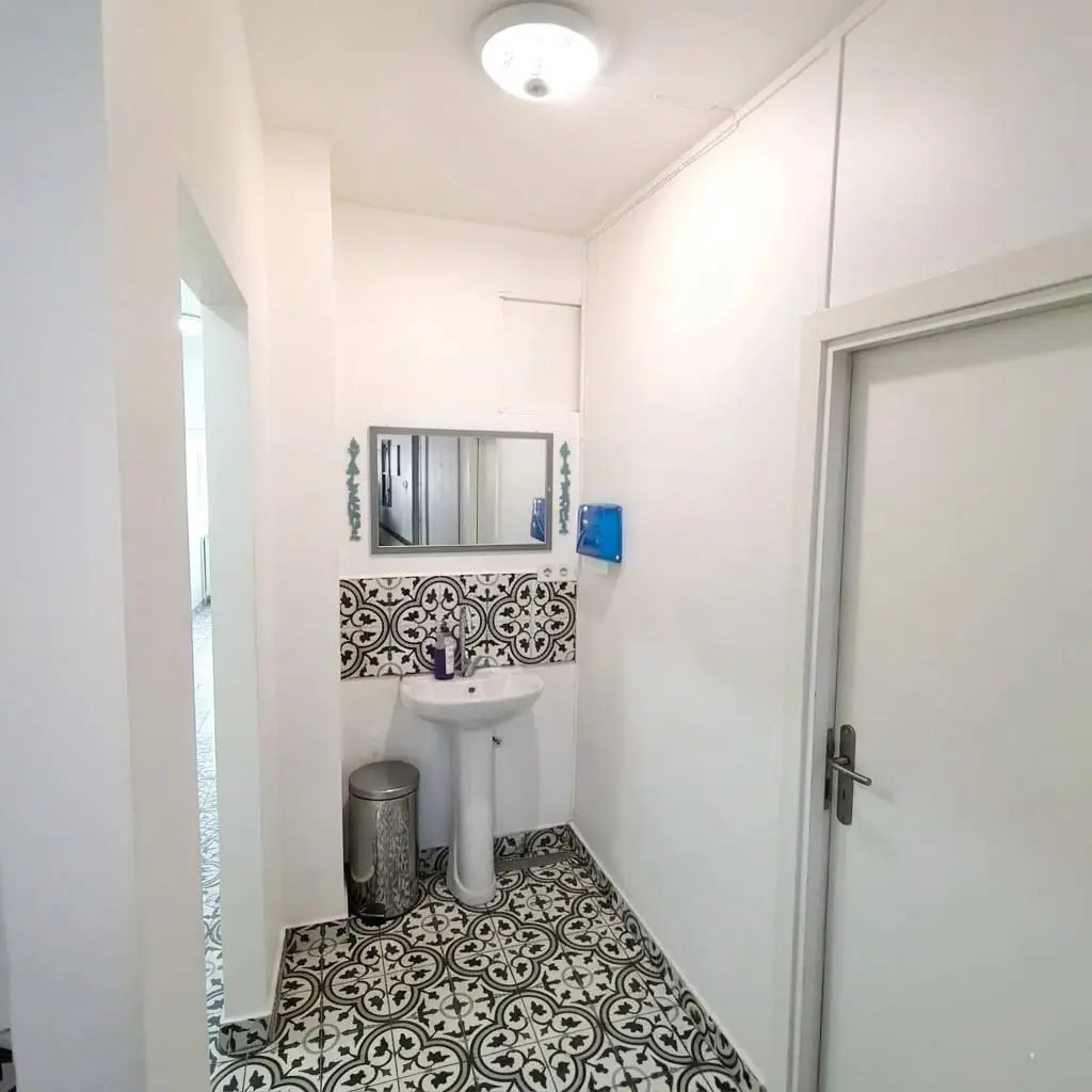 BUCA FORBES SOKAK – BELEDİYE ARKASI KONUMDA SATILIK DÜKKAN