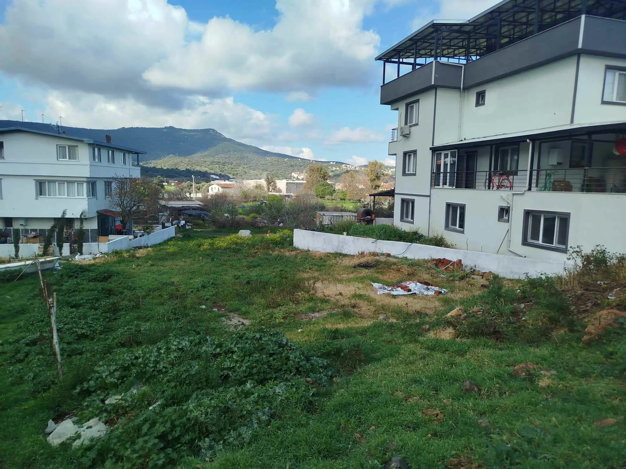 YENİFOÇA GENCERLİ PLAJINA YAKIN İMARLI ARSA