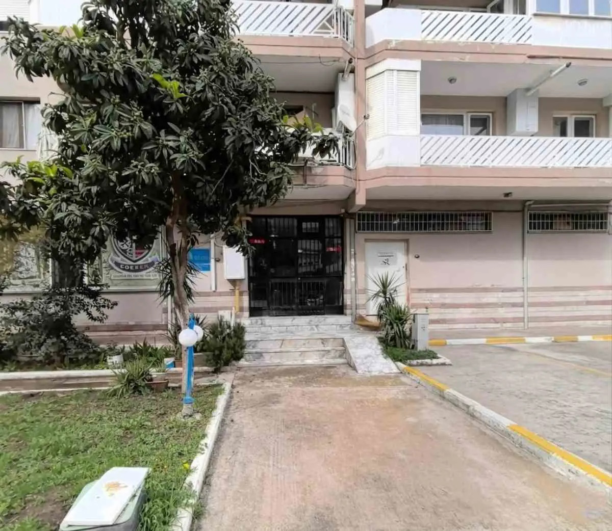 OSMANGAZI MAHALLESINDE SICAK UYGUN FIYATLI BIR YAŞAM ALANI