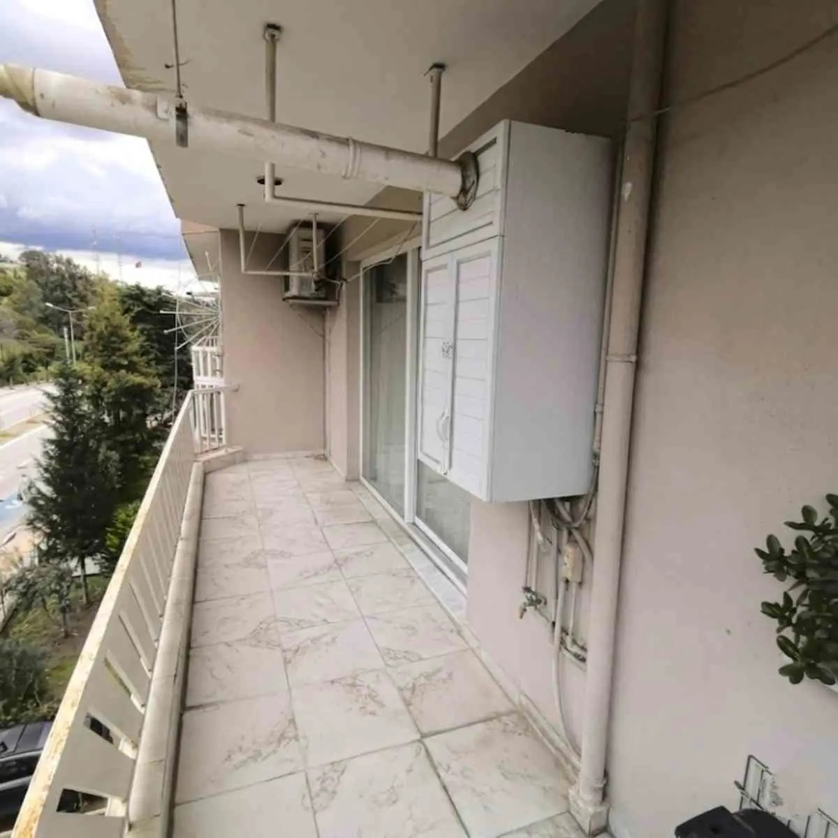 OSMANGAZI MAHALLESINDE SICAK UYGUN FIYATLI BIR YAŞAM ALANI