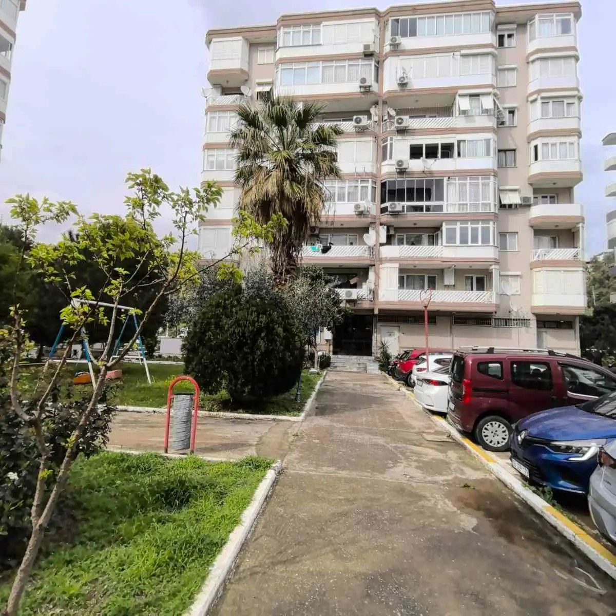 OSMANGAZI MAHALLESINDE SICAK UYGUN FIYATLI BIR YAŞAM ALANI