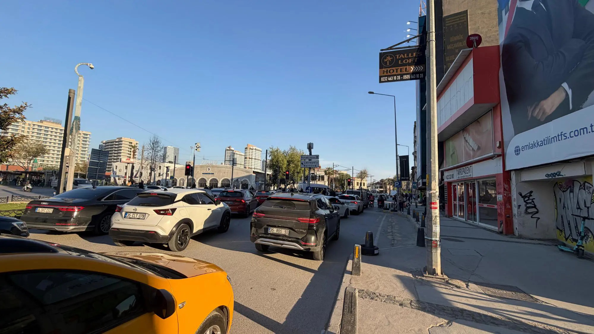 ALSANCAK’TA 68 M² BATARLI DÜKKAN YÜKSEK YAYA TRAFİĞİ TİCARİ POTANSİYEL