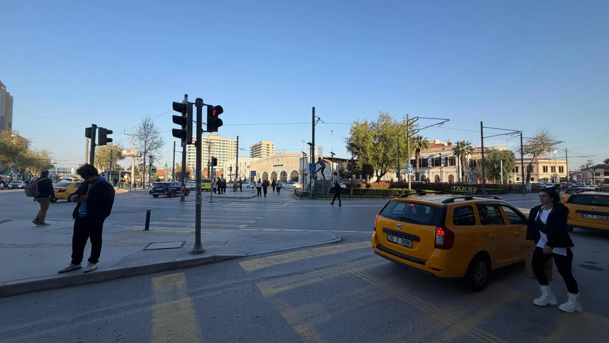 ALSANCAK’TA 68 M² BATARLI DÜKKAN YÜKSEK YAYA TRAFİĞİ TİCARİ POTANSİYEL