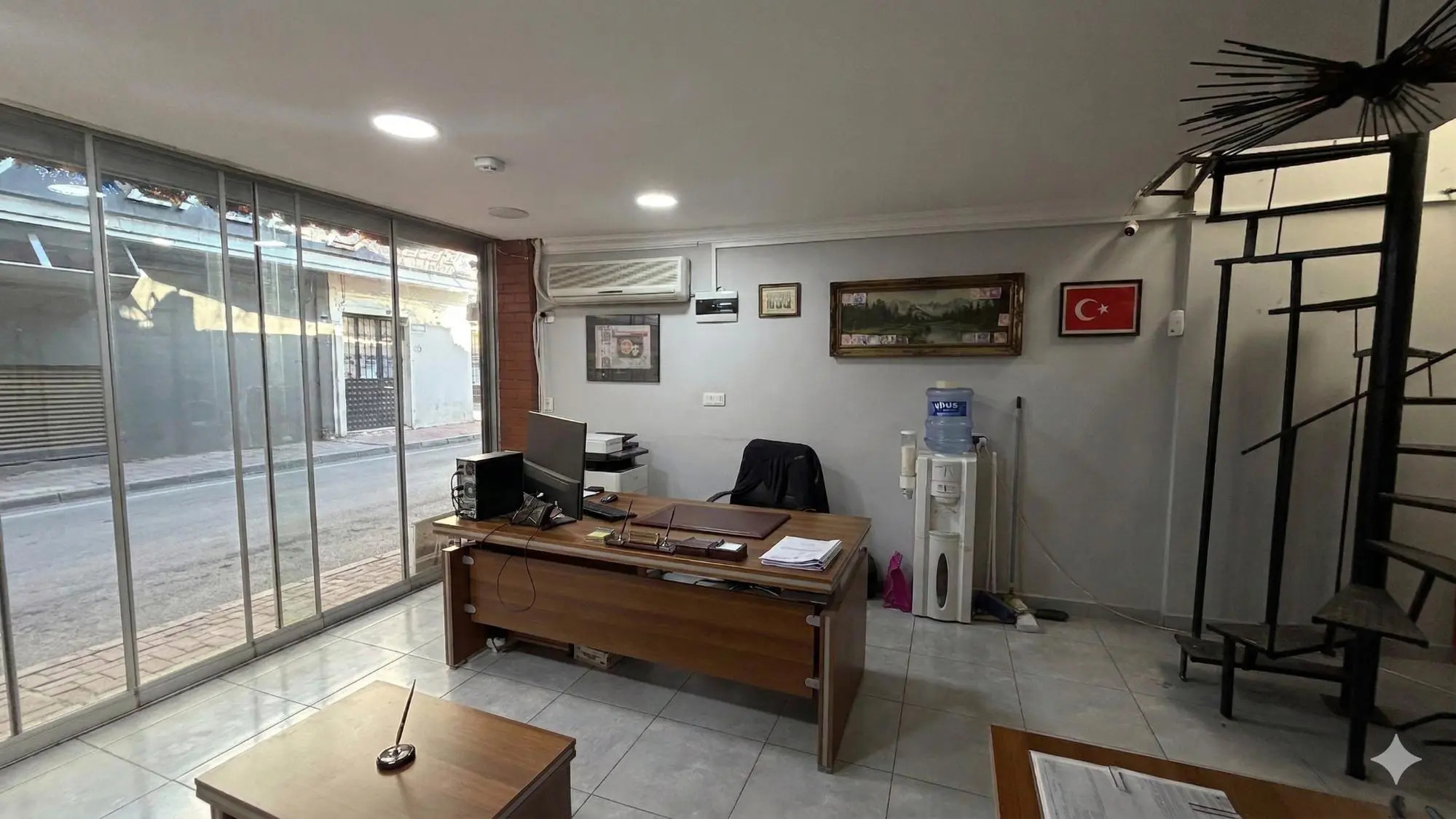 ALSANCAK’TA 68 M² BATARLI DÜKKAN YÜKSEK YAYA TRAFİĞİ TİCARİ POTANSİYEL