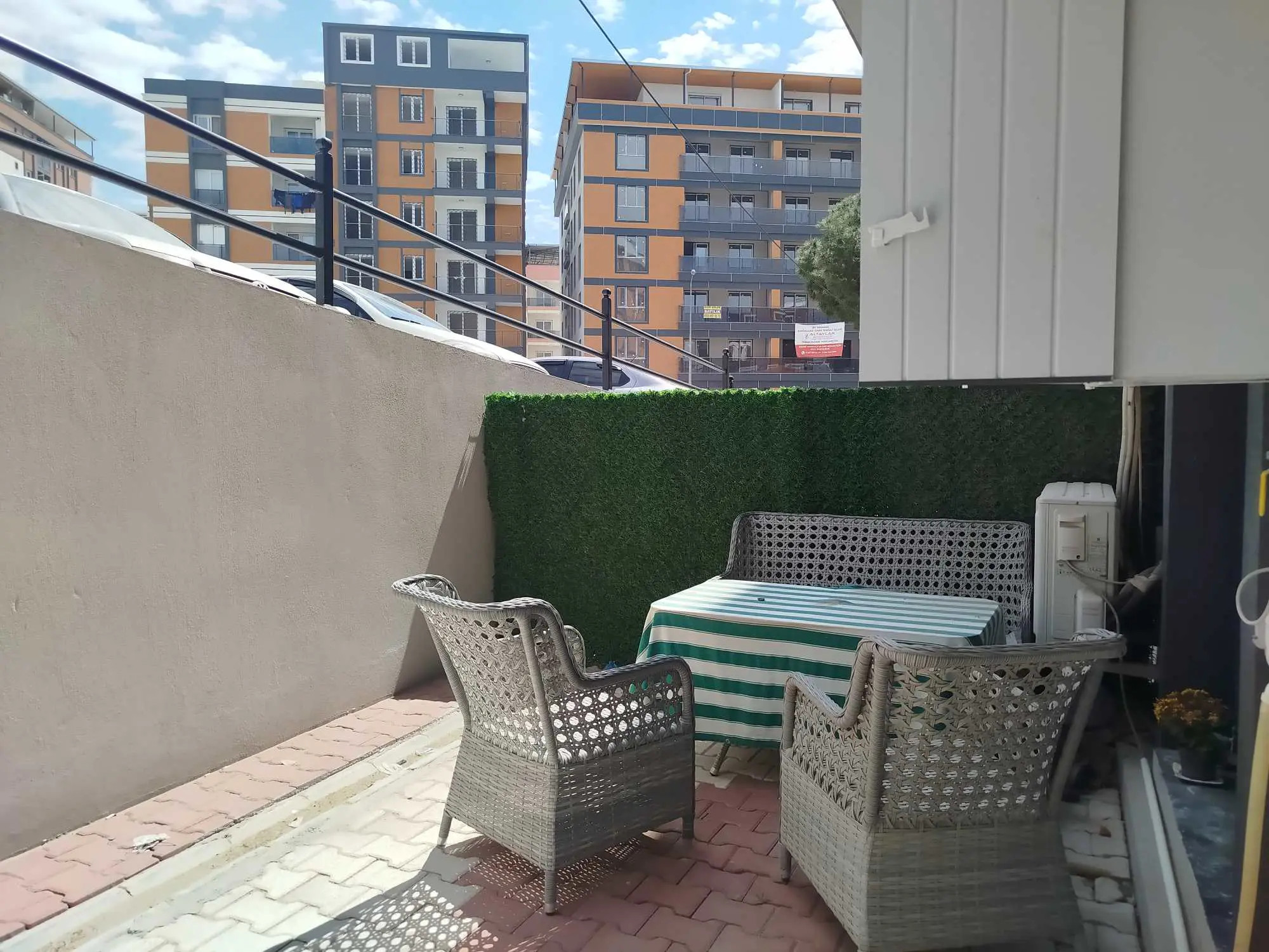 MENEMEN'DE HASTANEYE YAKIN, BAHÇELI 2+1 DAIRE