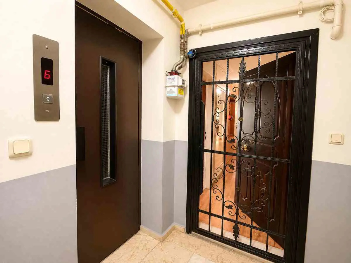 KARŞIYAKA'DA HARIKA BIR 3+1 YAŞAM ALANI