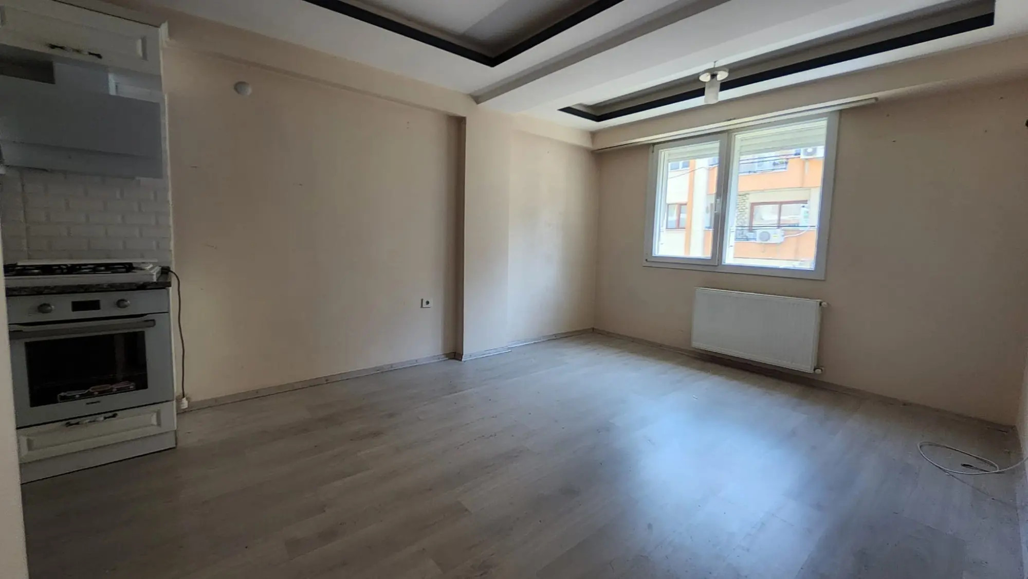 BAYRAKLI'DA GÜNEŞİ VE KONFORU BİR ARADA SUNAN 2+1 SATILIK DAİRE