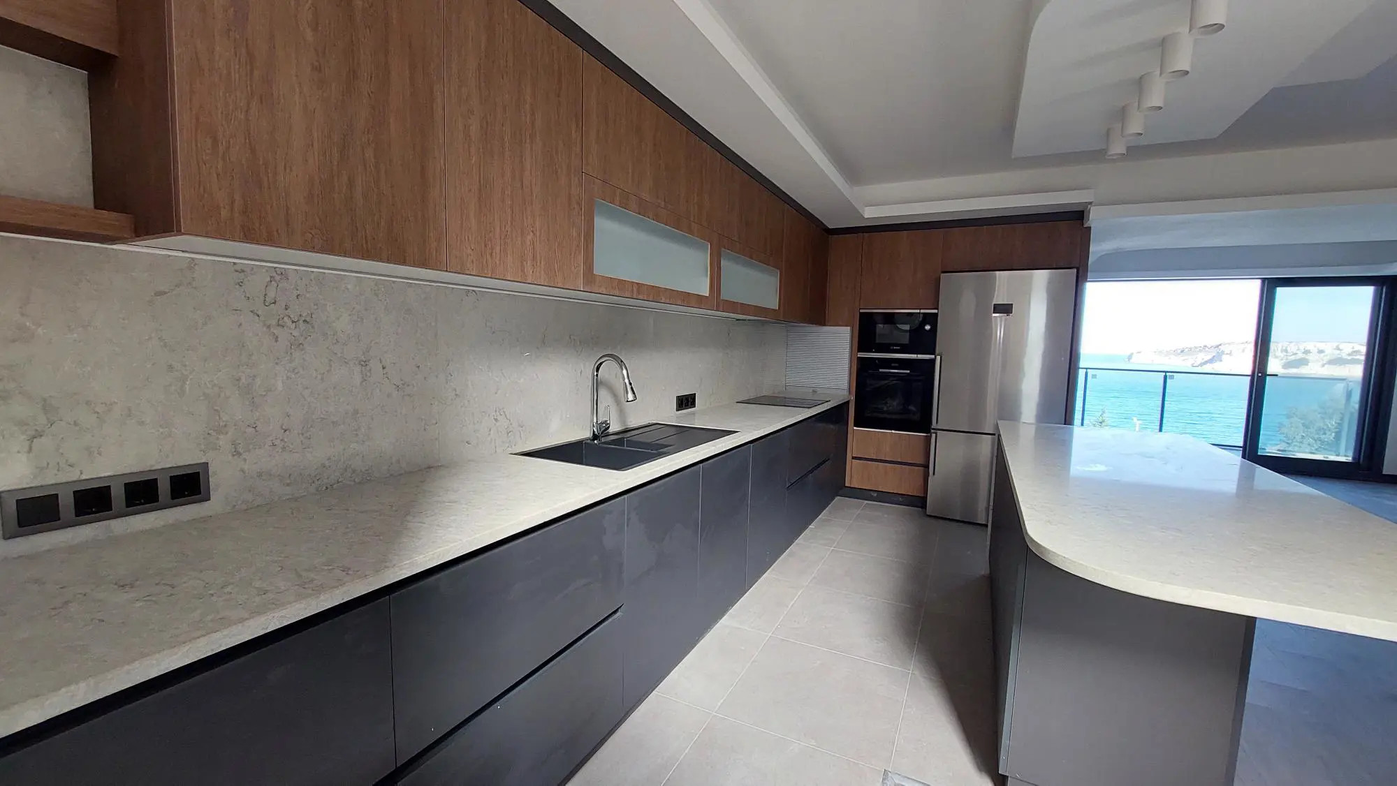 KARABURUN’DA ULTRA LÜKS, PANORAMIK DENIZ MANZARALI VILLA