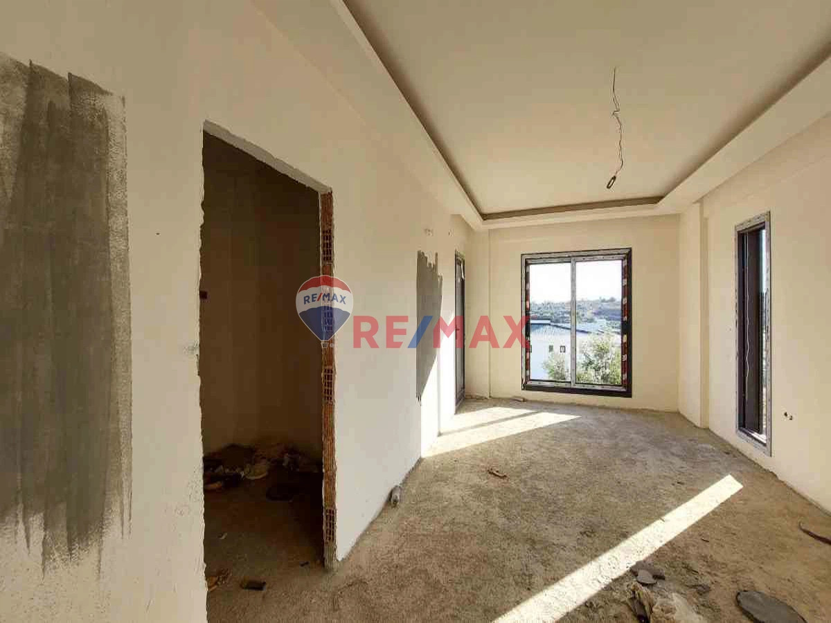 FOÇAKÖY'DE HAVUZLU 4+1 SATILIK VILLA