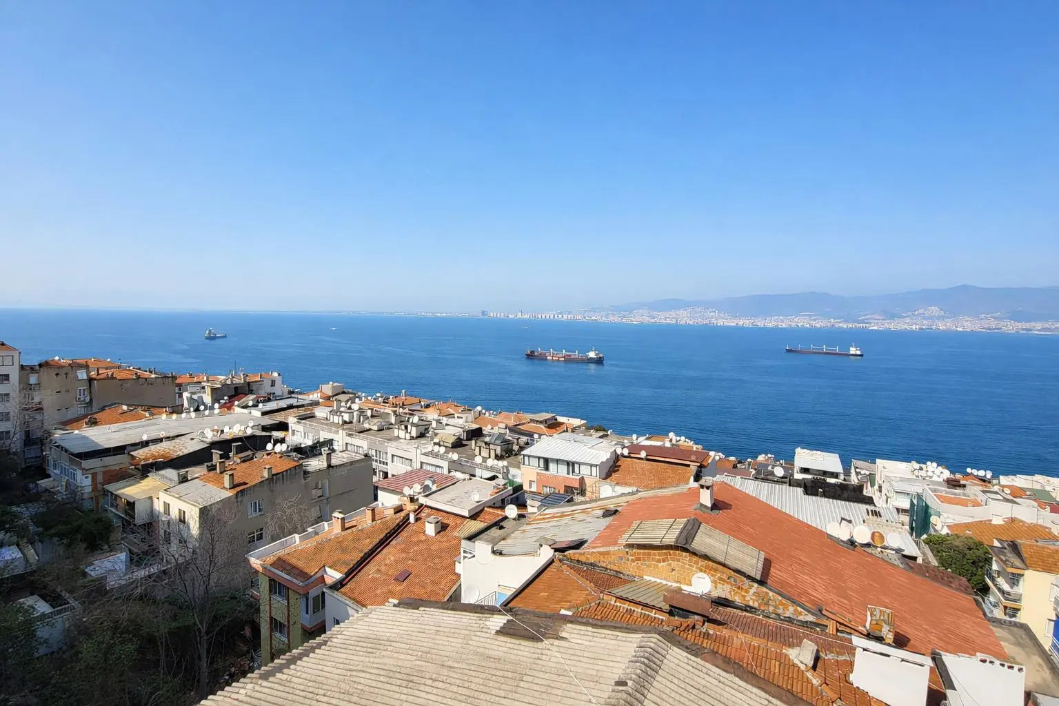 MUHTEŞEM DENİZ MANZARSINA SAHİP SATILIK 2+1 DAİRE