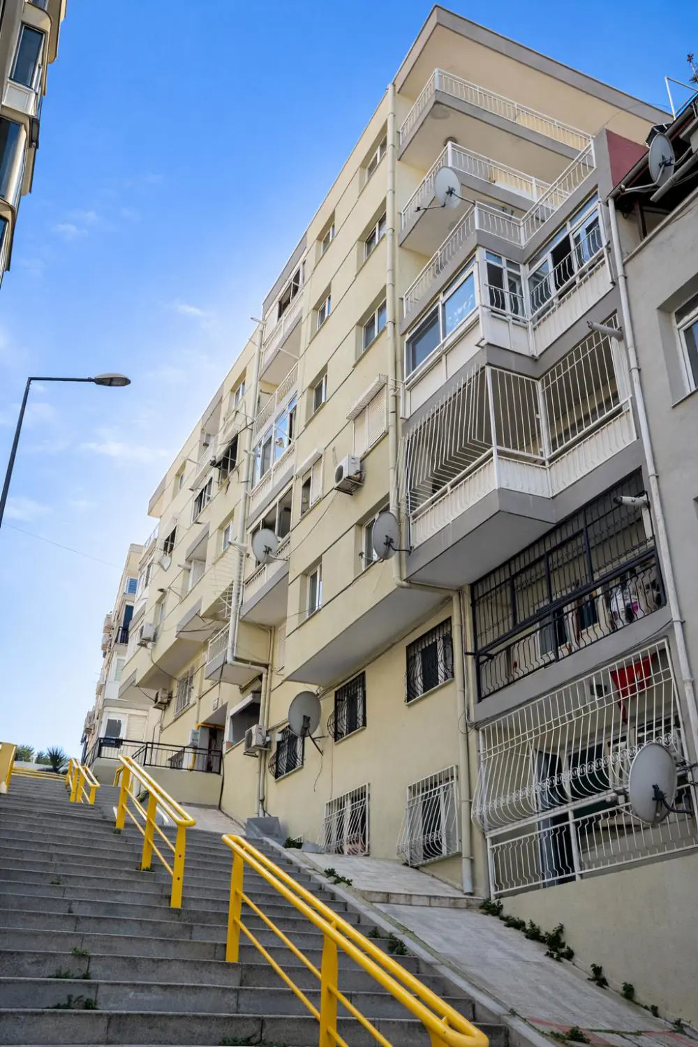 MUHTEŞEM DENİZ MANZARSINA SAHİP SATILIK 2+1 DAİRE