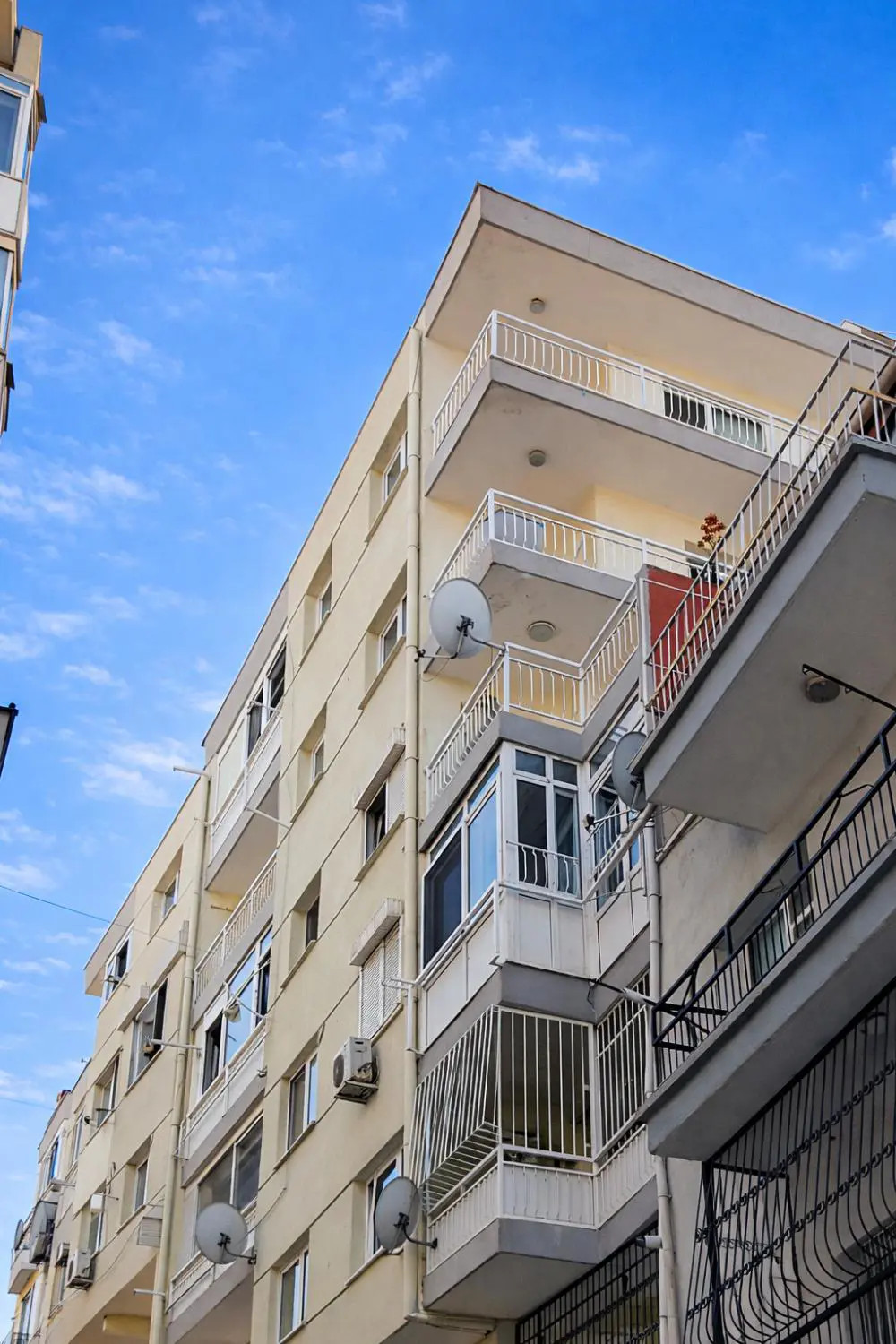 MUHTEŞEM DENİZ MANZARSINA SAHİP SATILIK 2+1 DAİRE